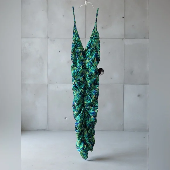 HOT MIAMI STYLES TROPICAL PRINT V NECK
SPAGHETTI STRAPS RUCHED
DRESS - Picture 2 of 8
